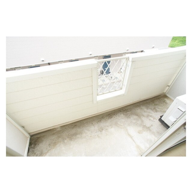 物件内観写真17　(ゆったり使えるバルコニー)