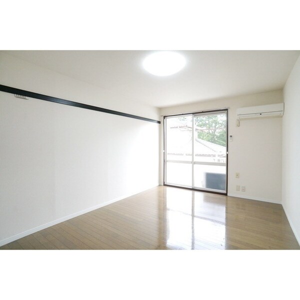 居室・リビング(日当たりよい室内)