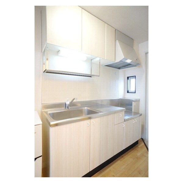 キッチン(小窓があり換気のしやすい空間)