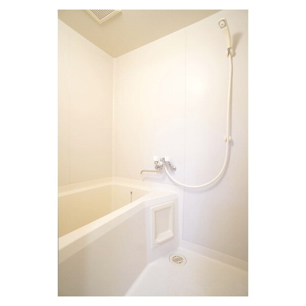 バス／シャワールーム等(清潔感のあるバスルーム)