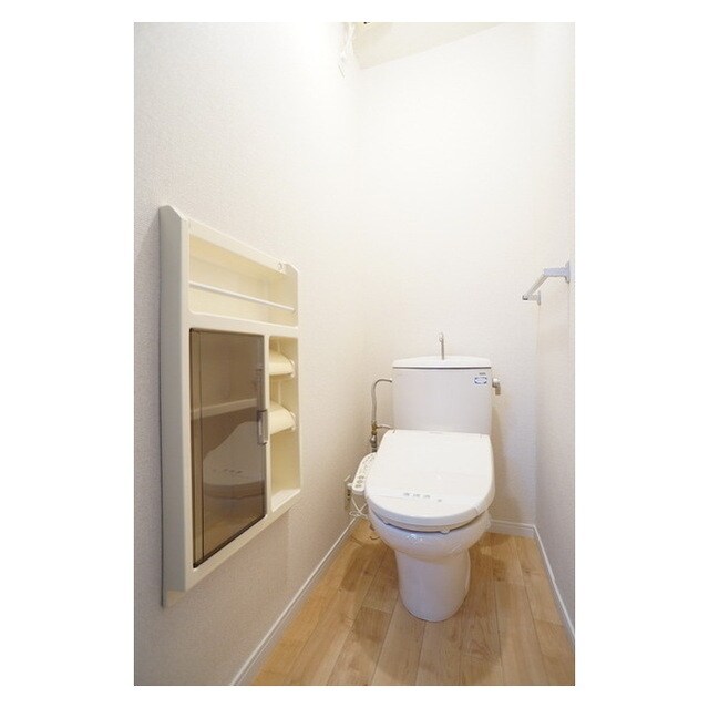 物件内観写真9　(気遣いを感じる棚やホルダー)