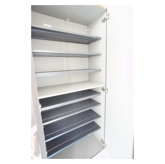 物件内観写真17　(玄関がキレイに片付きますね)