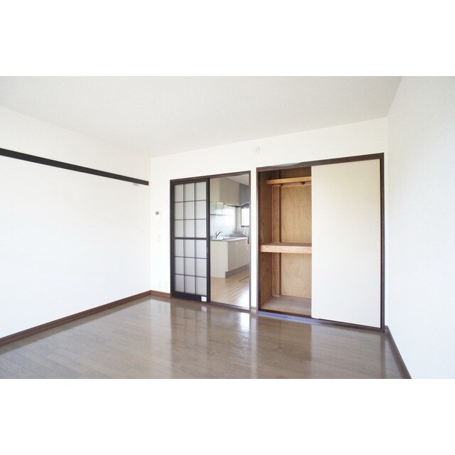 物件内観写真6　(メンテナンスの行き届いた室内)