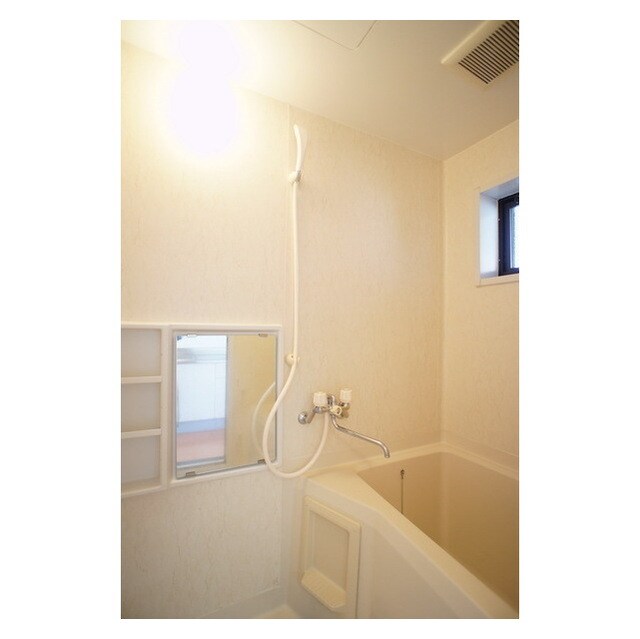 物件内観写真8　(随所に気遣いを感じるバスルーム)