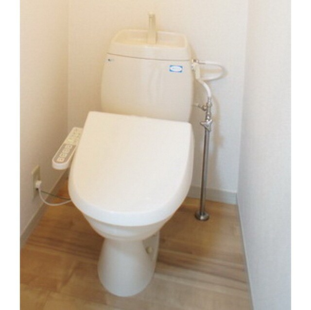 物件内観写真9　(ウォシュレット完備になりました)