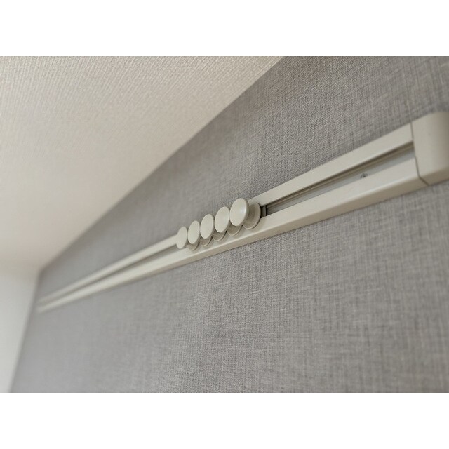 物件内観写真13　(あると便利なハンガーレール)