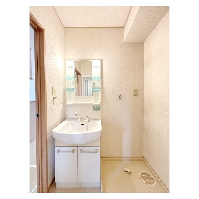 物件内観写真18　(洗髪洗面化粧台で朝の身支度も楽)