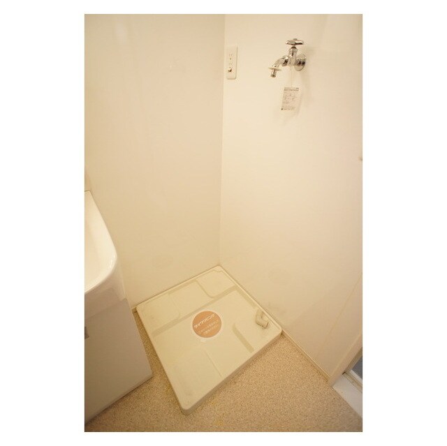 物件内観写真14　(防水板付きの洗濯機置き場)