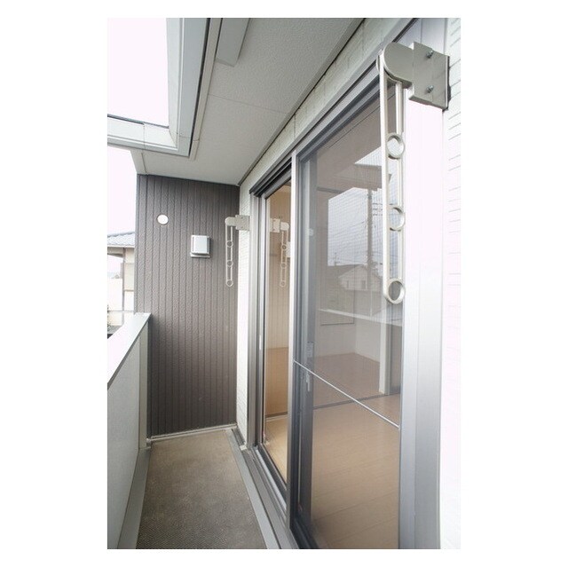 物件内観写真15　(お洗濯物やお布団干しに重宝しま)