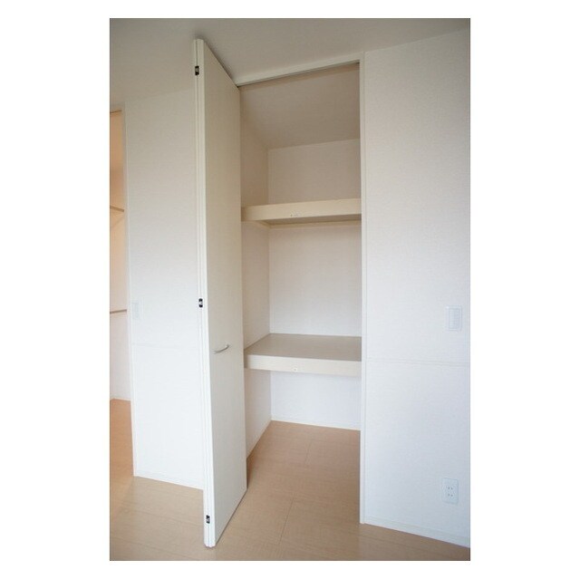 物件内観写真21　(収納がたっぷりの便利なお部屋)