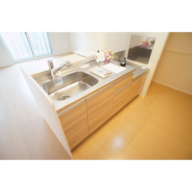 物件内観写真19　(キッチンスペースの広さも魅力)