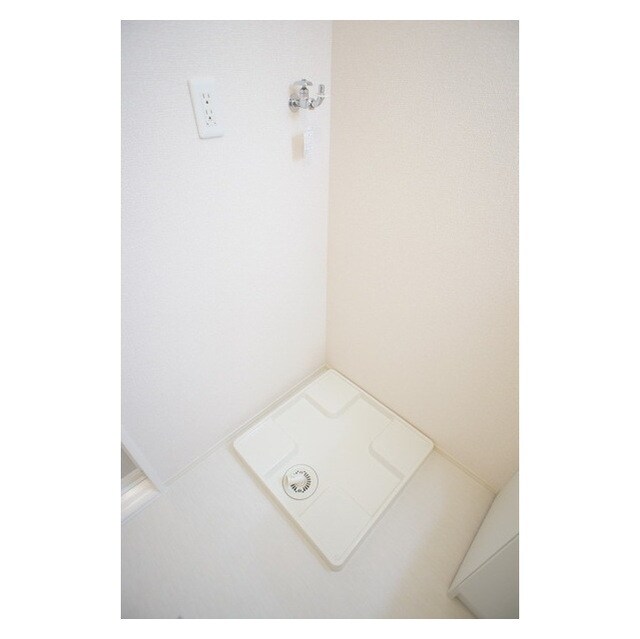 物件内観写真23　(ムダなく配置された洗濯機スペー)