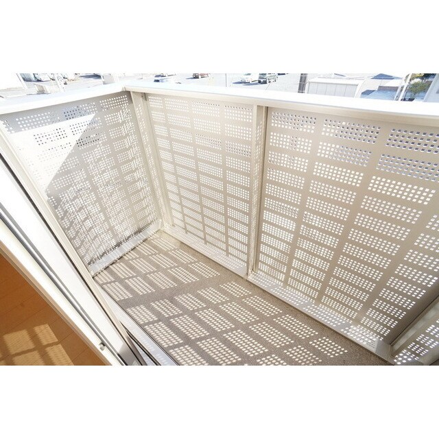 物件内観写真15　(お洗濯物もしっかり干せるバルコ)