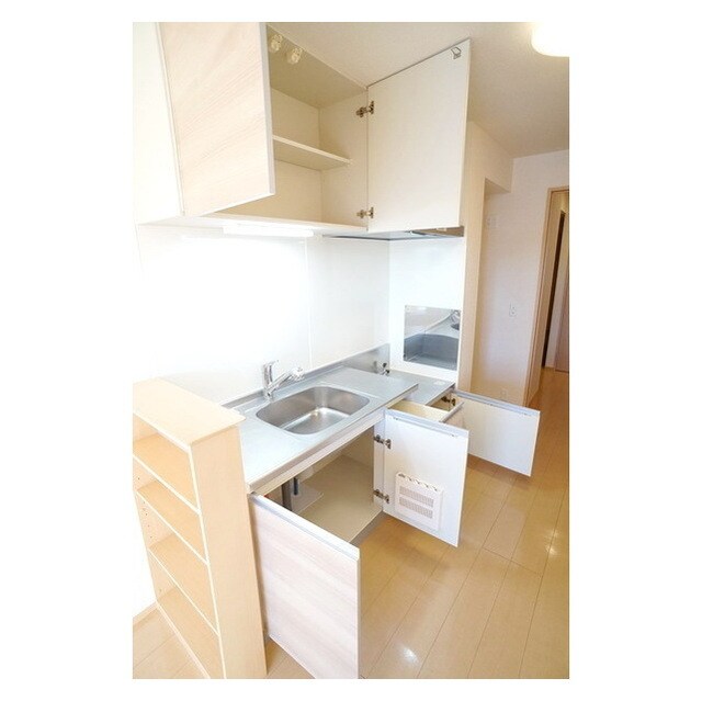 物件内観写真19　(食器や調理器具を効率よく収納で)