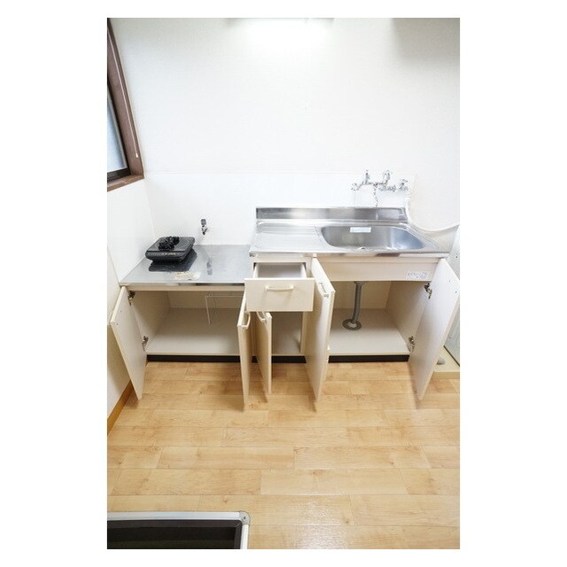 物件内観写真17　(食器や調理器具を効率良く収納で)