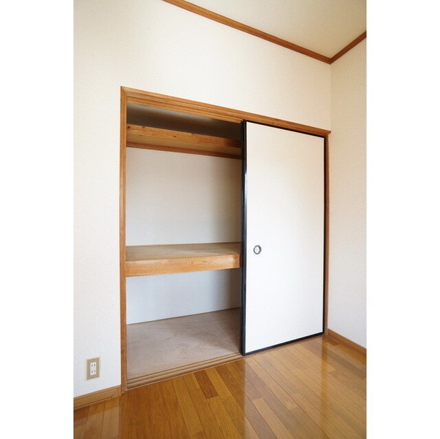 物件内観写真10　(大物から小物までしっかり収納で)