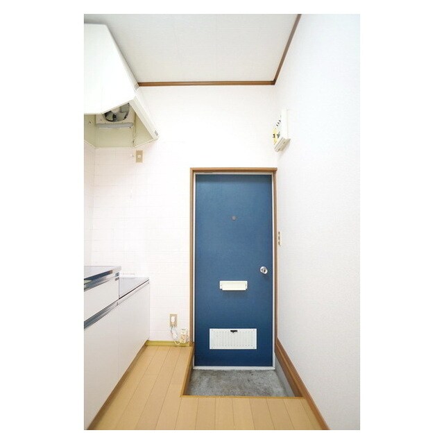 物件内観写真11　(お掃除のしやすい玄関)