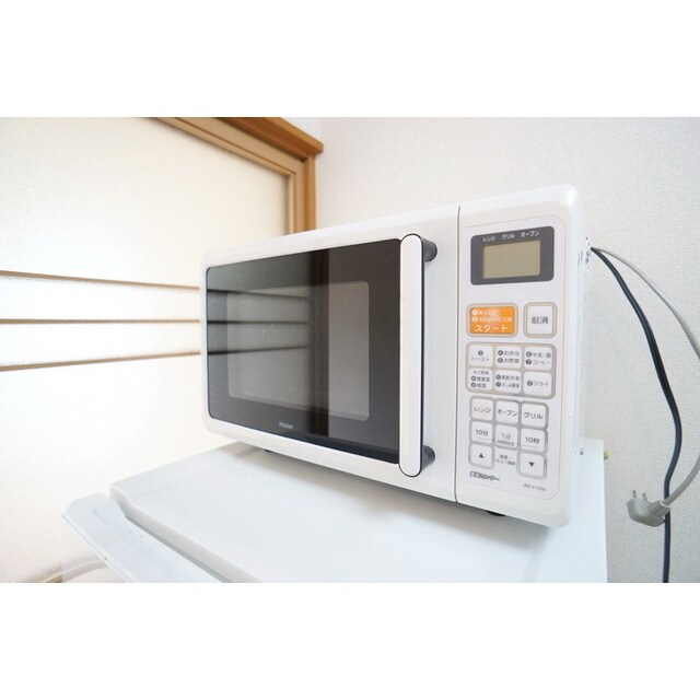 物件内観写真17　(電子レンジも生活に欠かせません)