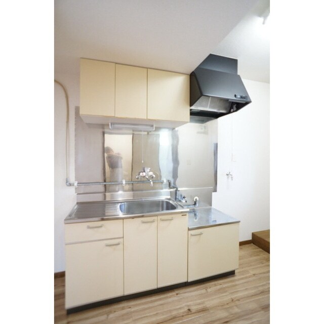 物件内観写真7　(充実したキッチンセットですね)