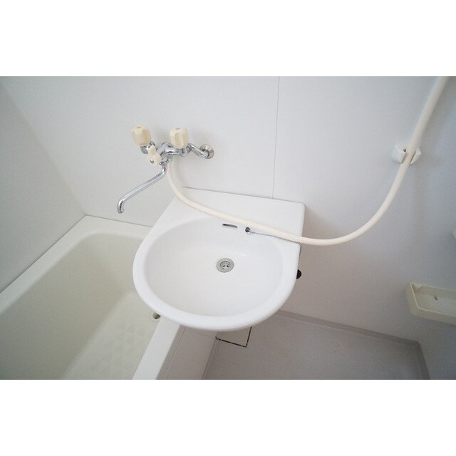 物件内観写真10　(あると便利な洗面ボウル)