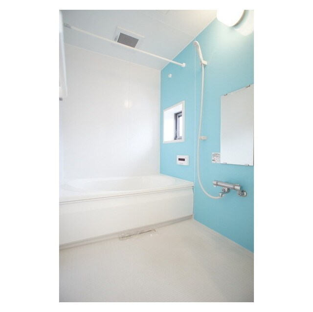 物件内観写真7　(小窓は日中の換気に便利)