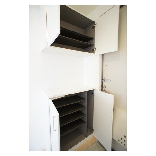 物件内観写真19　(シューズボックス完備の玄関)