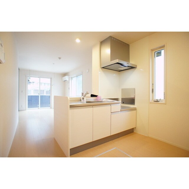 物件内観写真6　(小窓は換気に便利)