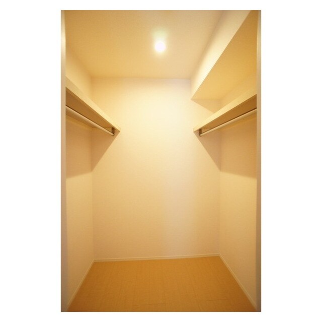 物件内観写真10　(ウレシイウォークインクローゼッ)