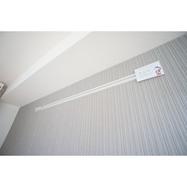 物件内観写真16　(好評のハンガーレール)