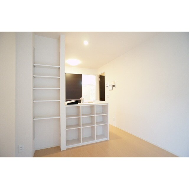 物件内観写真18　(気遣いを感じる収納スペース)