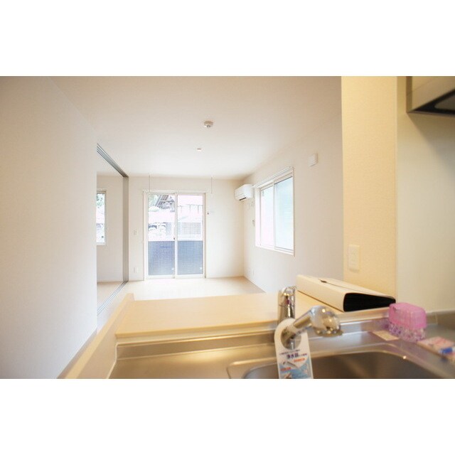 物件内観写真21　(リビングを見渡せる対面キッチン)