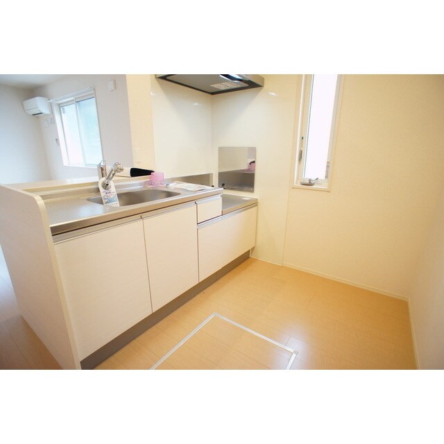 物件内観写真22　(キッチンスペースの広さも魅力)