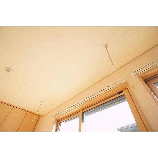 物件内観写真13　(雨の日の味方、室内物干し)