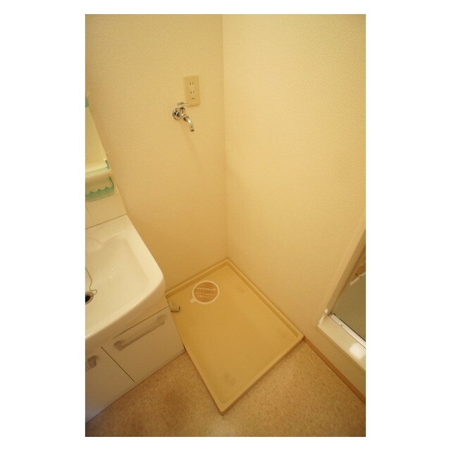 物件内観写真20　(防水板付きの洗濯機置き場)