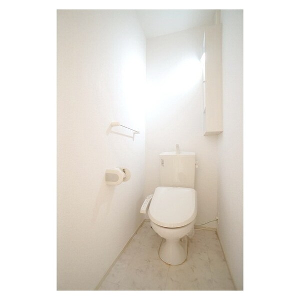 トイレ(清潔感のあるトイレ空間)