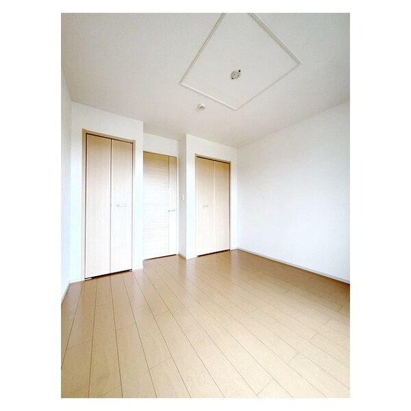居室・リビング(各部屋に収納が付いているのも嬉)