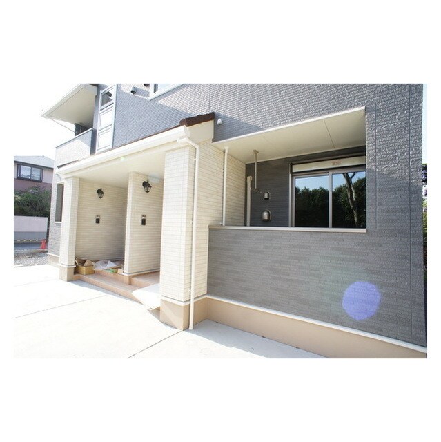 物件外観写真2　(照明など細かな気遣い)