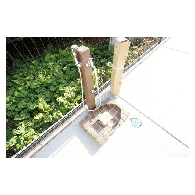 物件外観写真3　(ペット専用の足洗い場も完備)