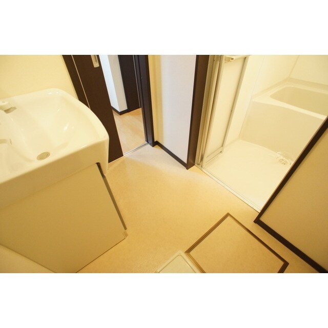 物件内観写真16　(気遣いを感じる脱衣スペース)