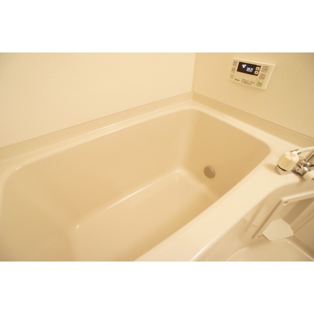 物件内観写真20　(大きめのバスタブで毎日の疲れを)