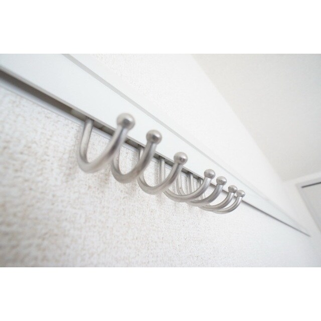 物件内観写真16　(好評のハンガーレール)