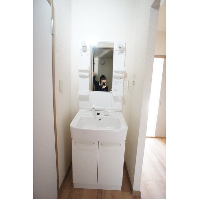 物件内観写真9　(毎日に欠かせないドレッサー)