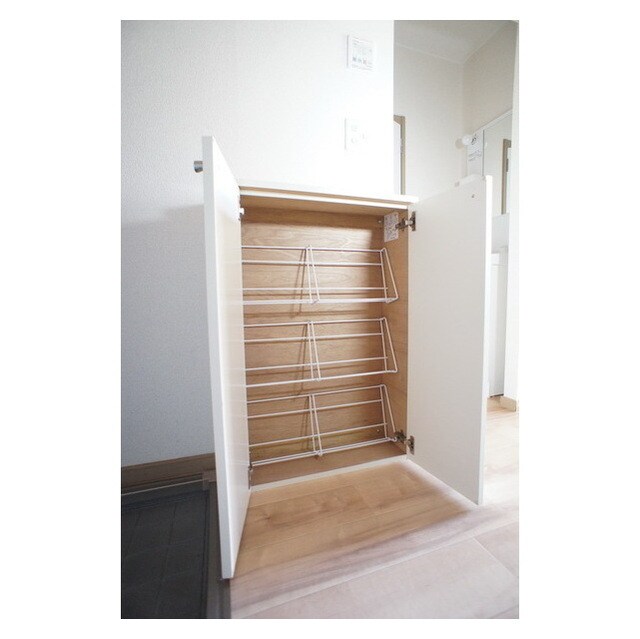 物件内観写真10　(玄関がキレイに片付きますね)