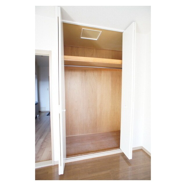 物件内観写真11　(使いやすいと好評のクローゼット)