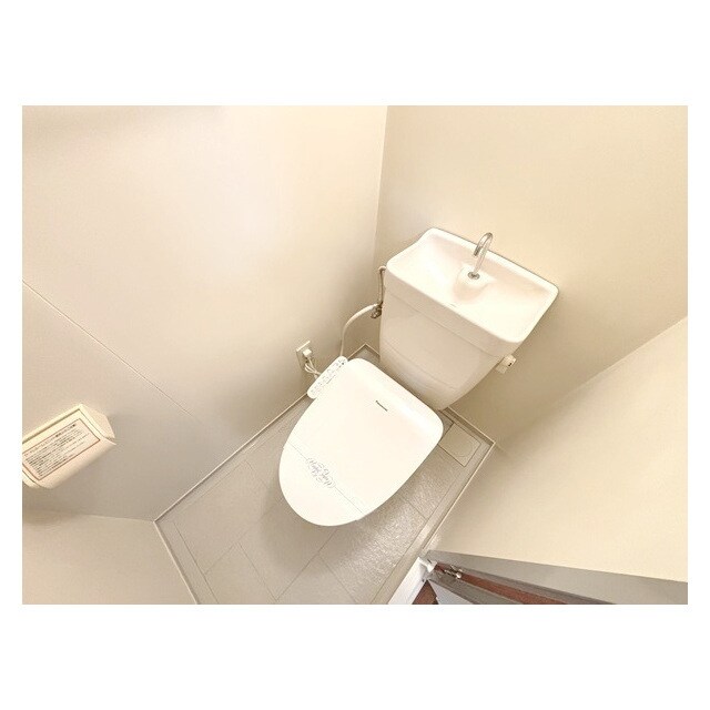 物件内観写真9　(バストイレは別々です)