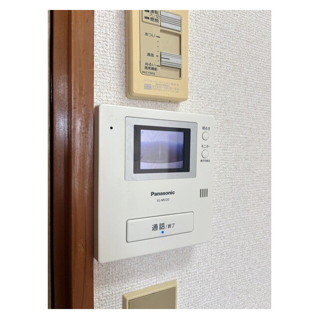 物件内観写真13　(不意の来客も安心ですね)