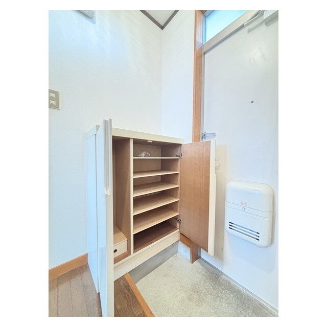 物件内観写真15　(玄関がキレイに片付きますね)