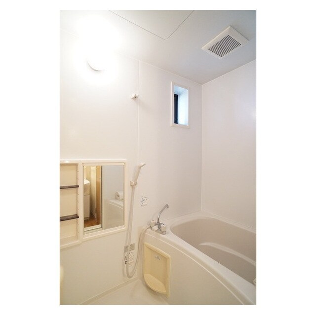 物件内観写真8　(清潔感あるバスルーム。)