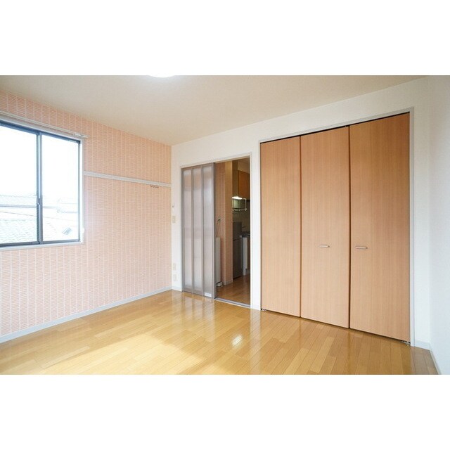 物件内観写真16　(明るい日差しの空間)