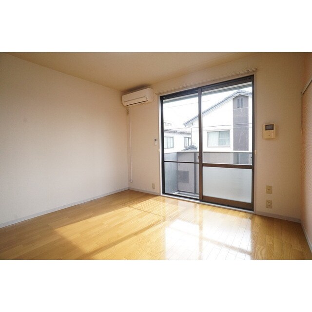 物件内観写真17　(日当たり良い室内)